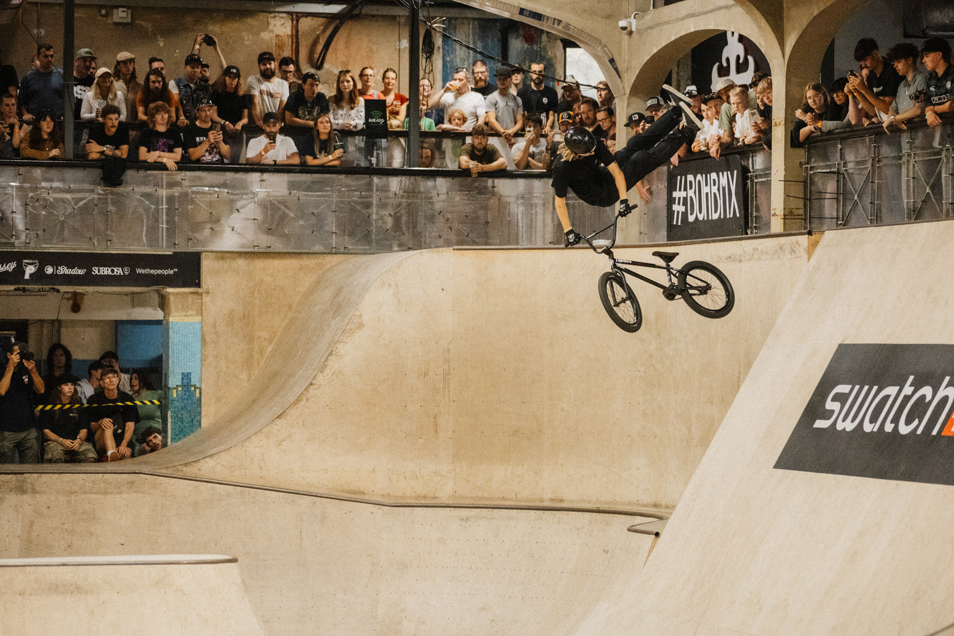 Josh Dove den Bowl im Source Park fahren zu sehen, ist einfach eine Augenweide!