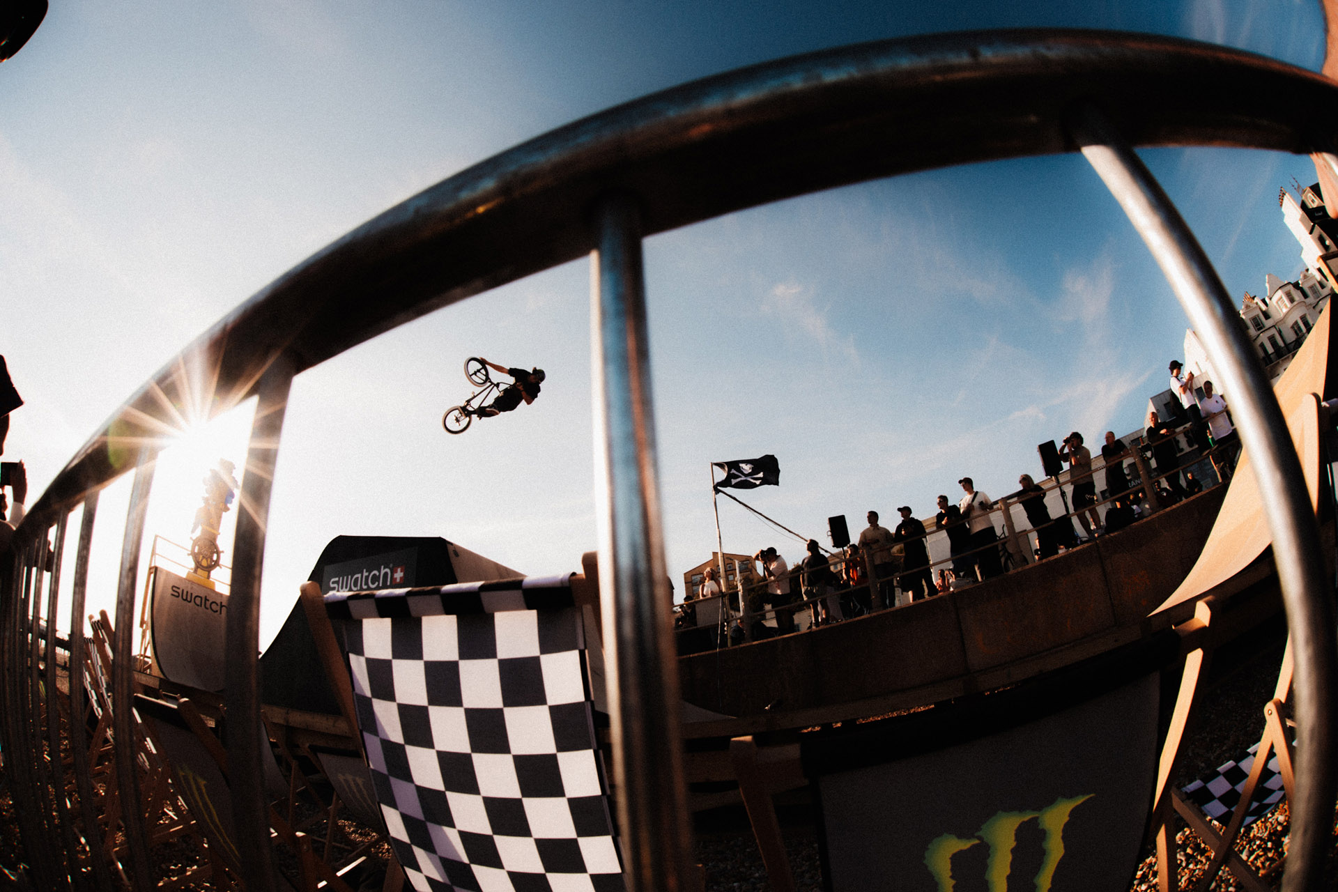 360 Tiregrab Can Can von Kevin Peraza