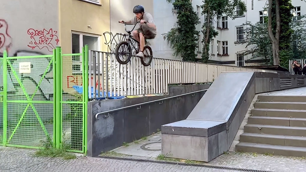 Ein Großteil des Teams von ⁨SIBMX⁩ hat nach dem Highway to Hill 2024 noch ein paar Tage in Berlin drangehängt. Hier ist ihre Clipausbeute.