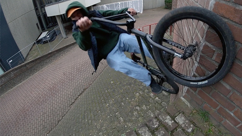 Hier entlang für Platz 4 der People