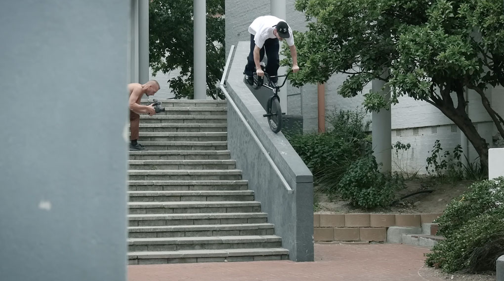 Jordan Godwin präsentiert in der 3. Folge der JETLAG-Videoserie von Monster Energy einmal mehr beidseitige Grindzauberei vom Allerfeinsten.