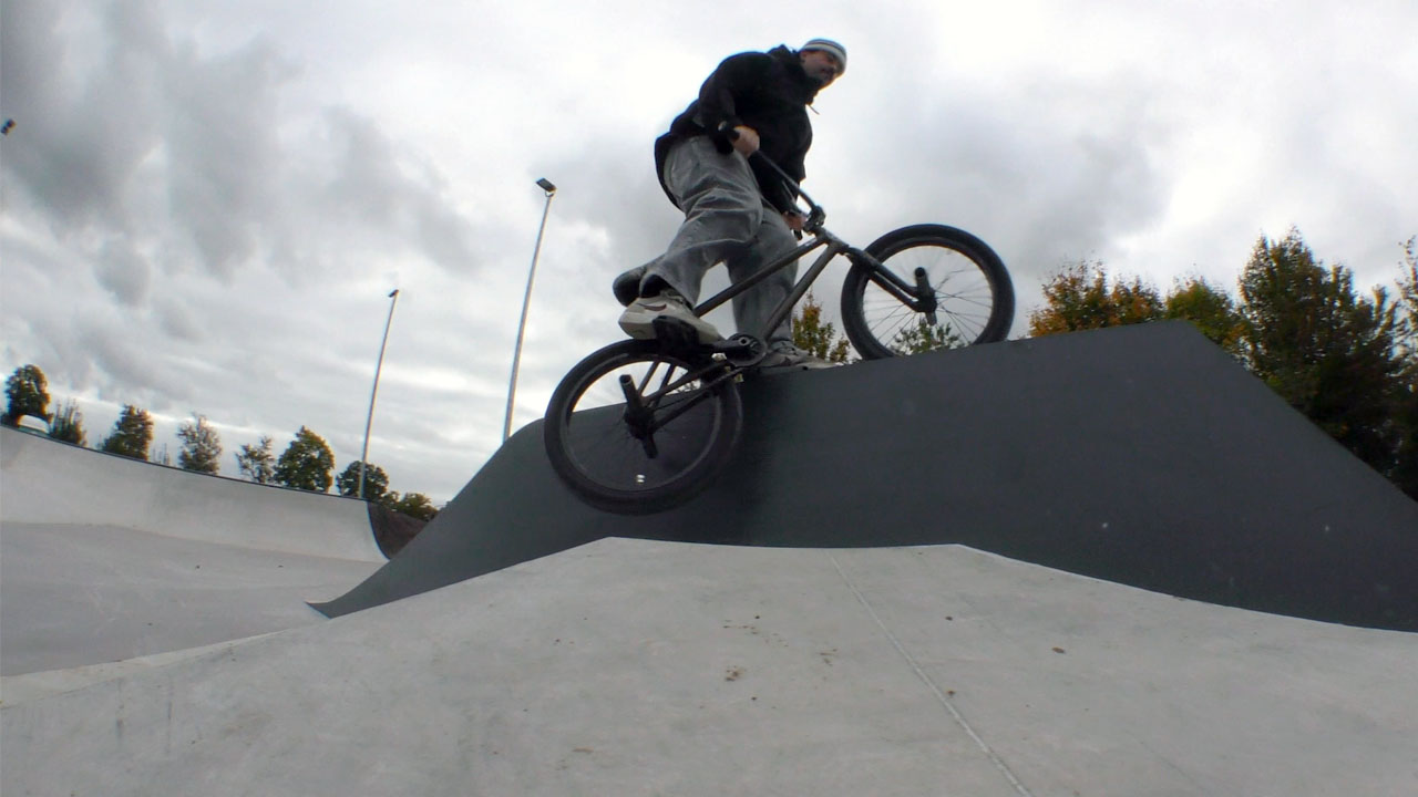 Malte Williams hat sich neulich eine Power Hour im neuen Skatepark von Bünde gegönnt. Hier entlang für seine Clipausbeute!