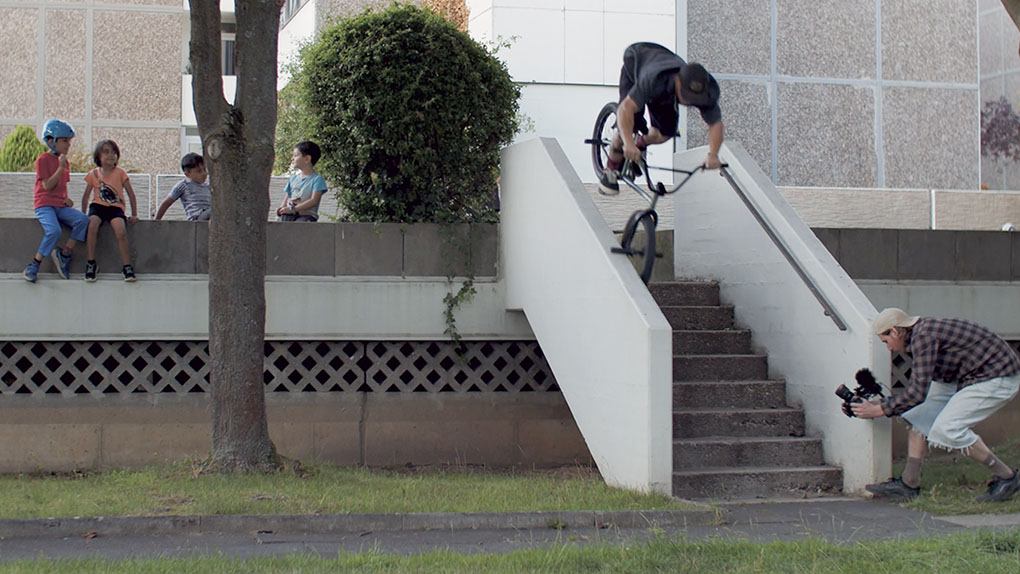 technischen Combos, furchtlosen Railattacken und einem verschmitzten Lächeln