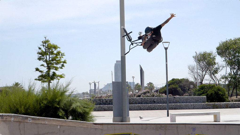 In "Proof of Biking" testen ein Haufen Vans- X Odyssey-Fahrer:innen die gemeinsame Kollektion der beiden Brands auf ihre Street Cred.