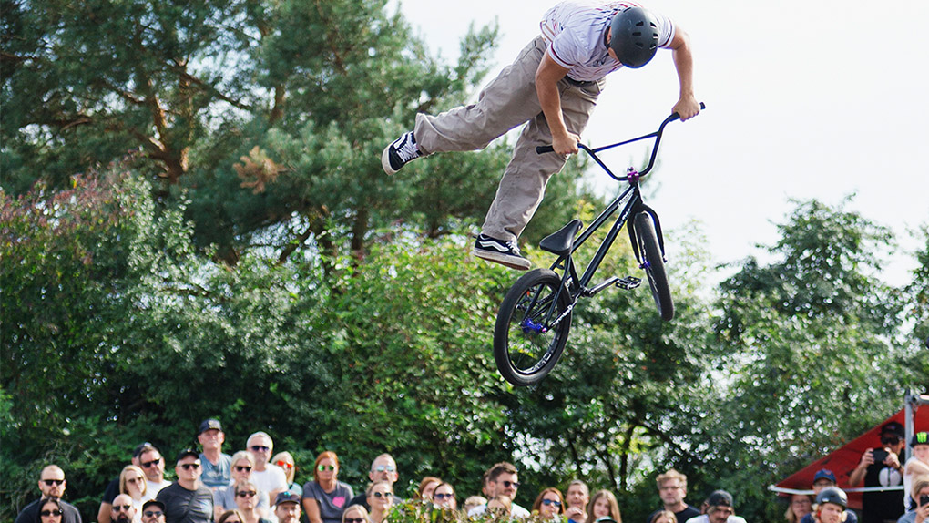 Hier entlang für die besten Runs des Elite Women und Elite Men Park Finals auf dem Woodstone Festival 2025 im Skatepark Wendelstein.