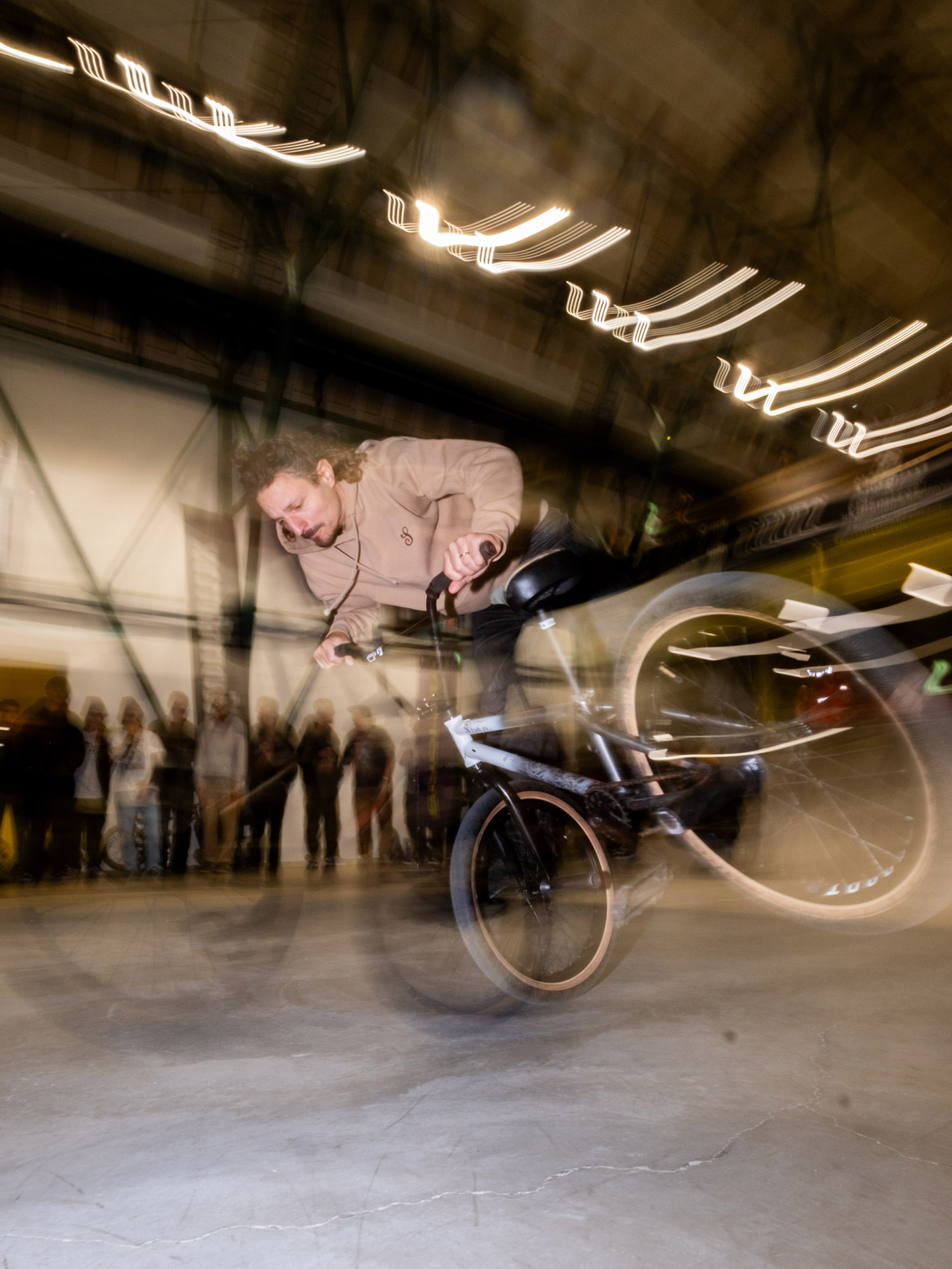 Seppl Pospischil beginnt seine Combo mit multiplen Whiplashes …