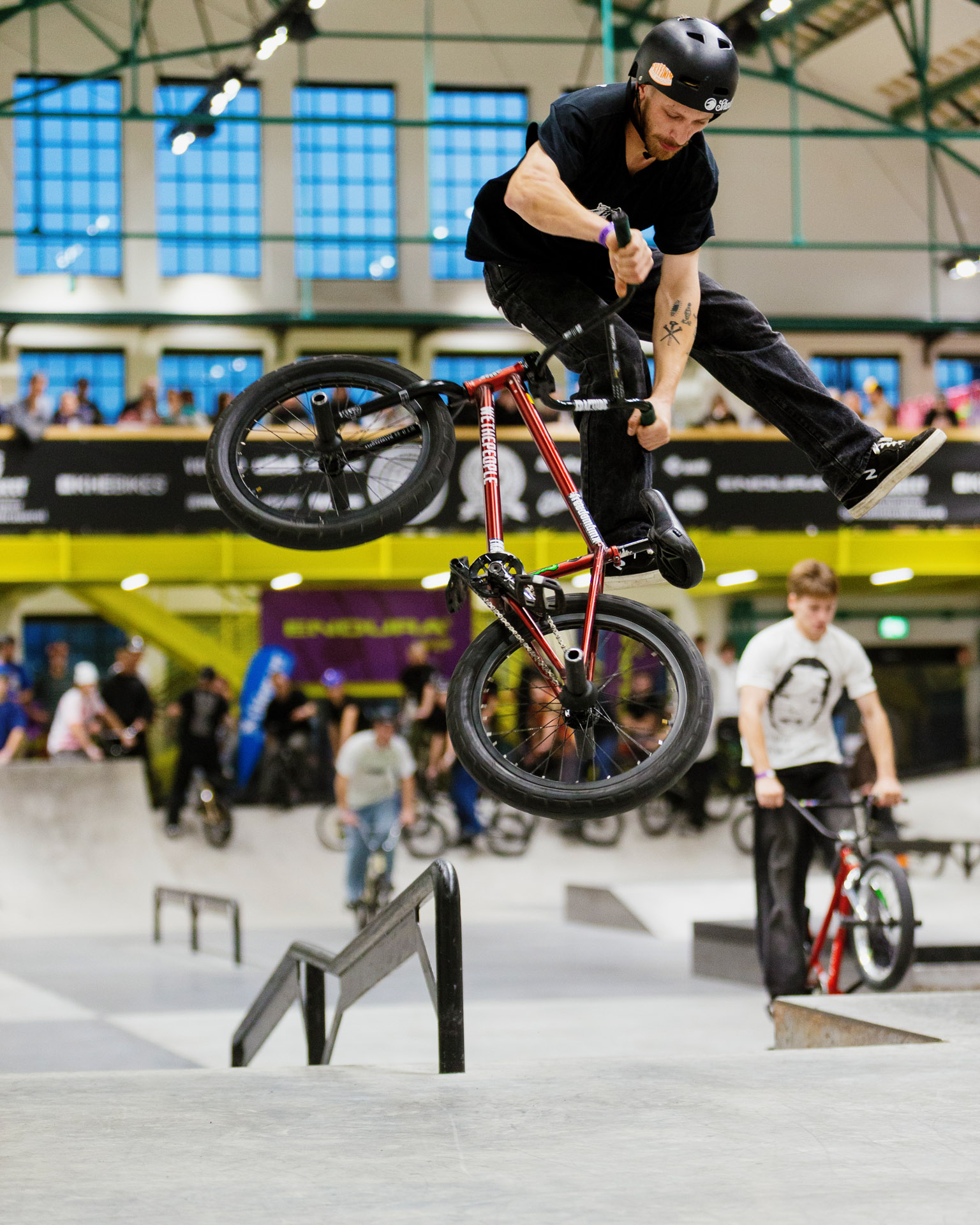 Manuel "Cali" Tegeder und sein Signature Oppo Whip; Foto: Sebastian Marggraff