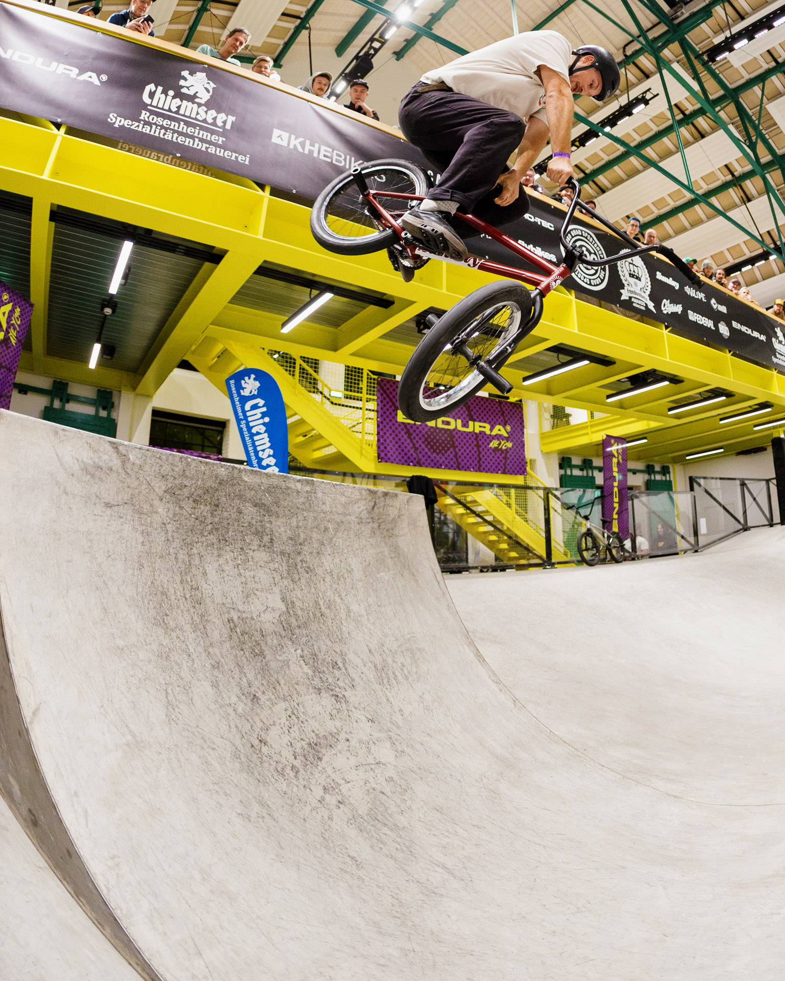 Johannes Winkelmann legt mit einem 360 Tbog to Fakie nach; Foto: Sebastian Marggraff