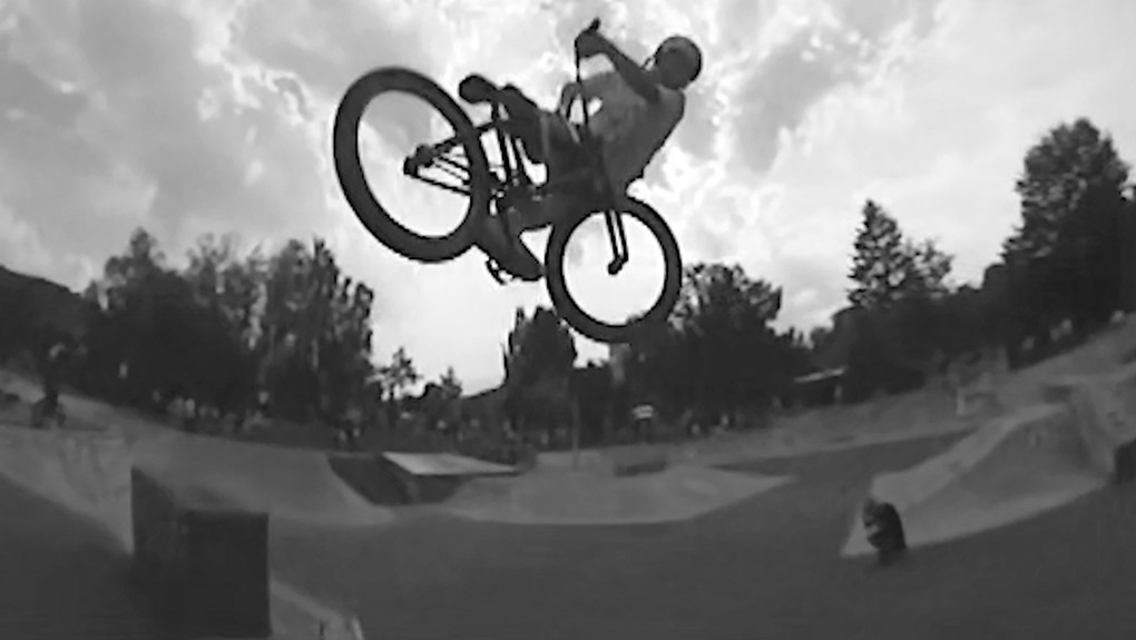 Mitte August 2025 fand erstmals der BMX Nämmle Jam im Skatepark Tuttlingen statt. Hier entlang für ein rasantes Video von der Premiere.