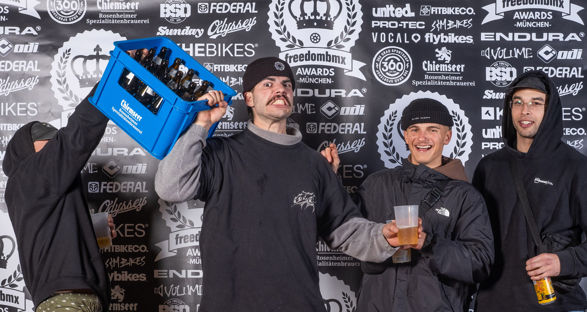 Keine freedombmx Awards ohne Fotowand! Hier sind die besten Schnapsschüsse unserer Partypeople aus der Casa-Skatehalle in München.