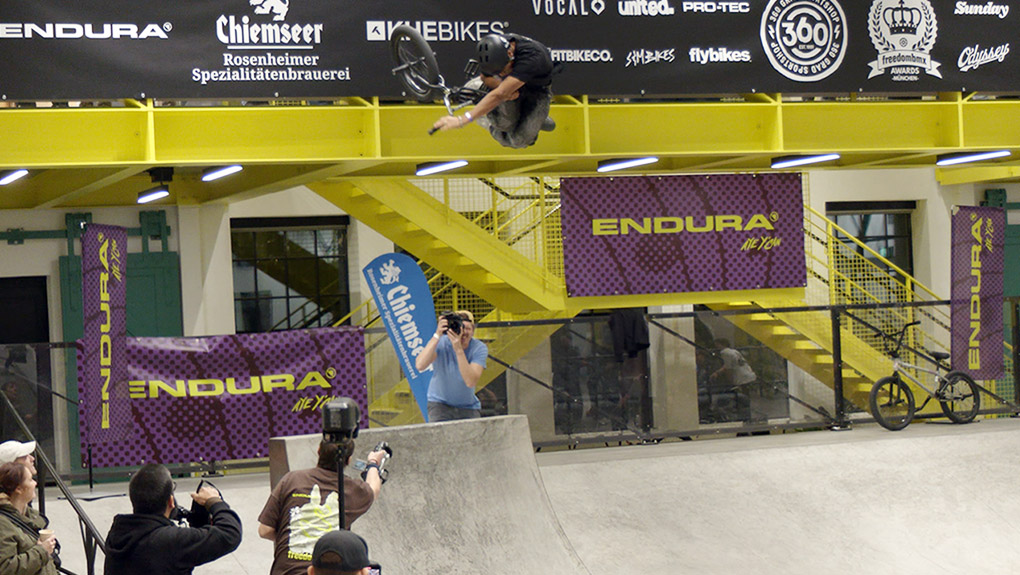 Bevor auf freedombmx Awards 2025 die Gewinner:innen gekürt wurden, stand zunächst ein rasanter Best Trick auf dem Programm.