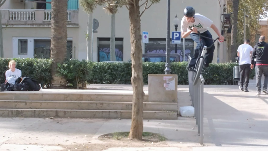 Yungstarz 2.0 – BCN Escape! Für ihr neues Video treiben die Freiburger Nachwuchsgrindsportler ihr Unwesen auf den Straßen von Barcelona.