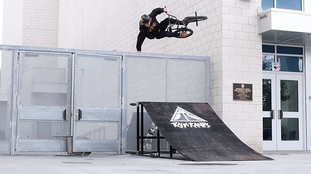 Dennis Enarson hat fünf Tage lang Rampen kreuz und quer durch SoCal gekarrt und Traumspots gebaut. Das Ergebnis ist wirklich beeindruckend!