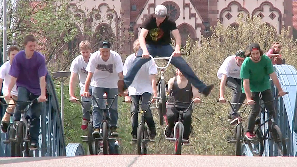 Am heutigen Damalsdonnerstag unternehmen wir eine Zeitreise in das Freiburg des Jahres 2013, wo die Homies von Gangbang Bikes auf uns lauern