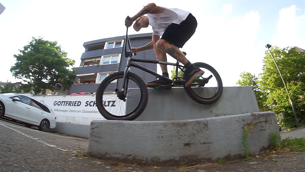 Summer Rewind! Einfach Freunde, die Spaß haben, BMX fahren und schöne Momente teilen. So einfach kann das Leben sein!