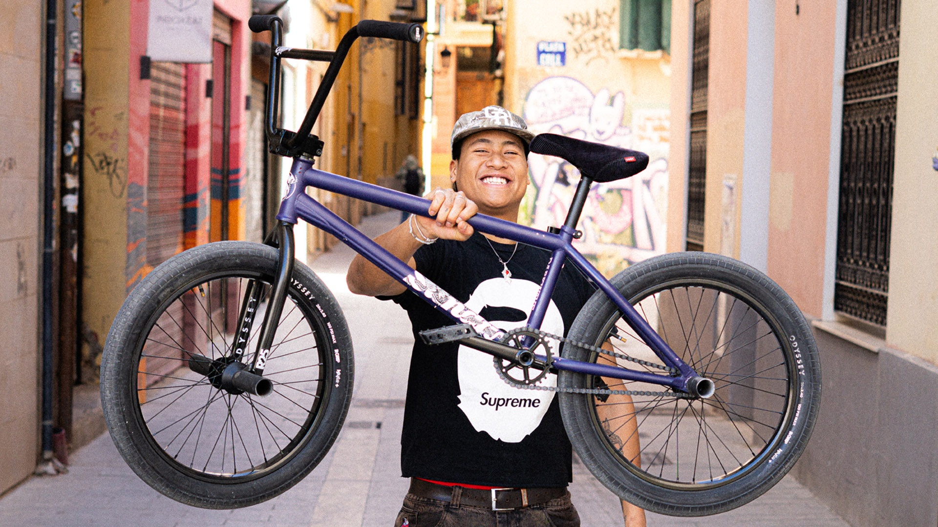 Sikharin Supanmart ist ab sofort über SIBMX für Sunday Bikes und Odyssey BMX unterwegs. Checkt sein neues Rädchen in diesem Bikecheck!