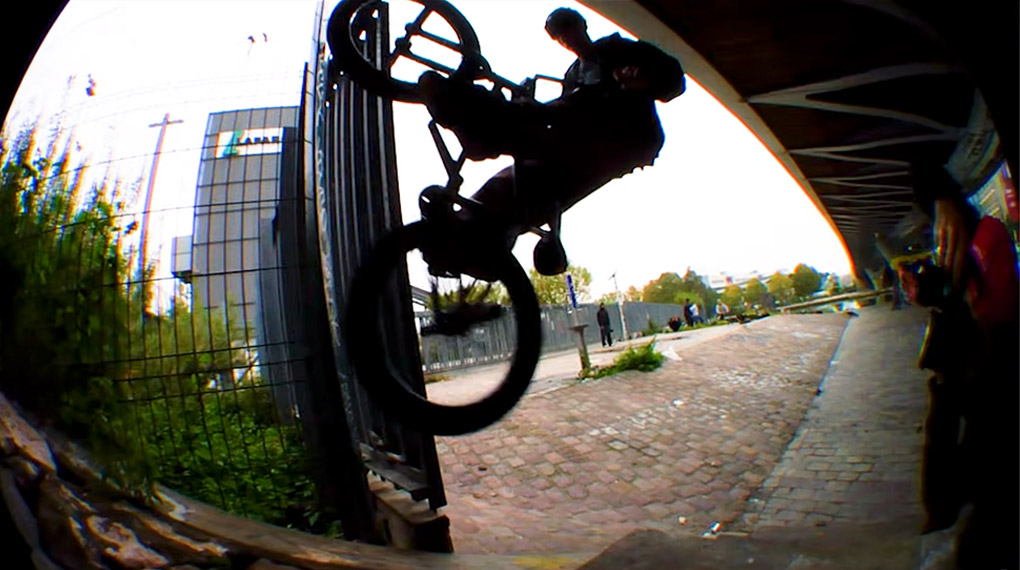 Das eurpäische BMX-Team von VANS hat im vergangenen Herbst einige Tage lang sein Unwesen in Paris getrieben. Du weißt, was zu tun ist!