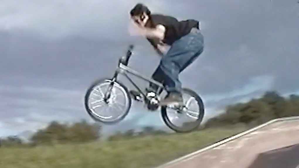 Es gibt Dinge, die sind einfach zeitlos – und zu diesen Dingen gehören definitiv alle Videoparts von Tobias Tilgner. Hier ist einer davon!