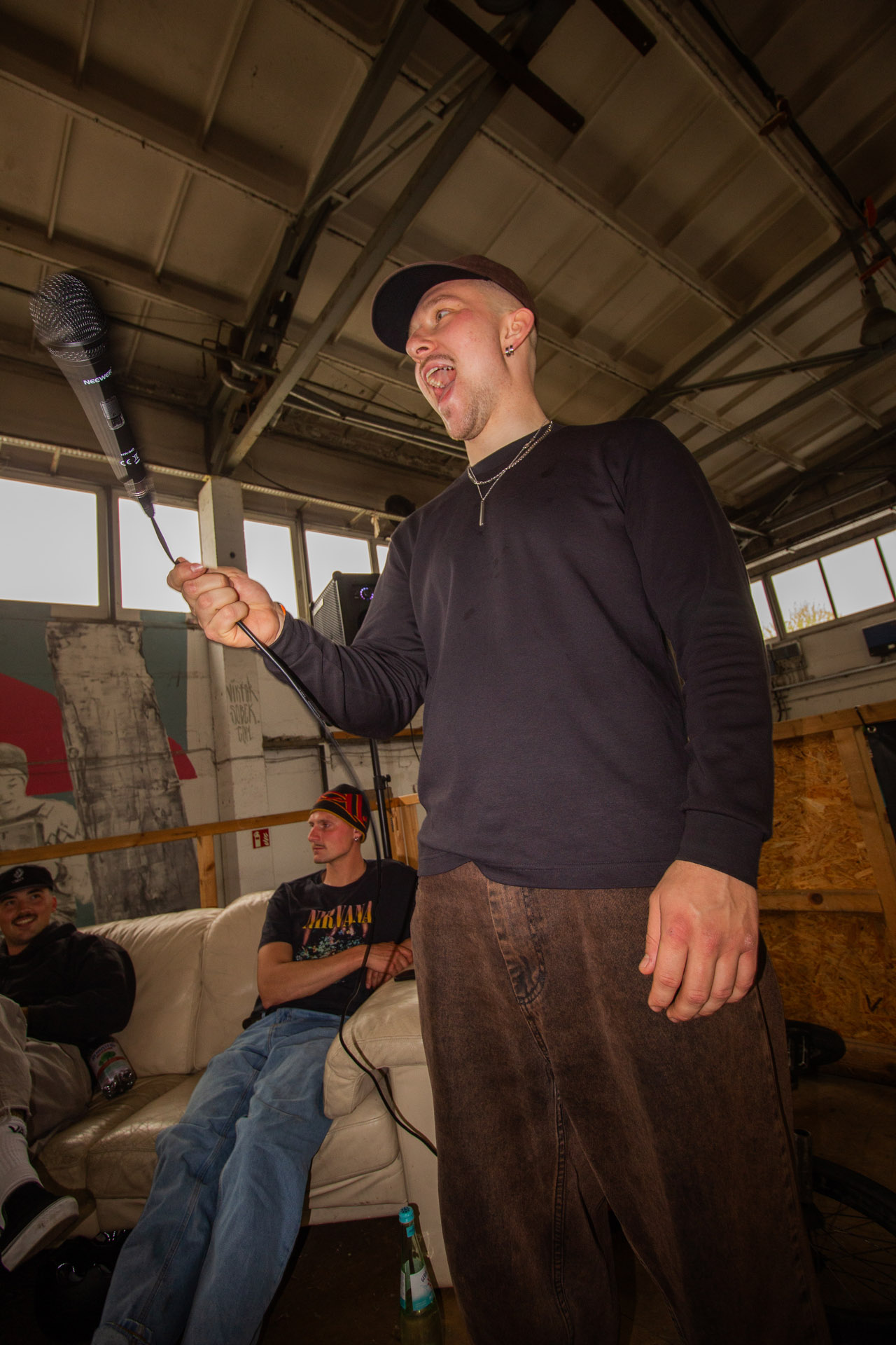 Flocksn schwang gekonnt das Mikro, wenn er nicht gerade massenweise Punkte für sein Team in Halle 1 einheimste. Super MC, können wir bedenkenlos weiterempfehlen!