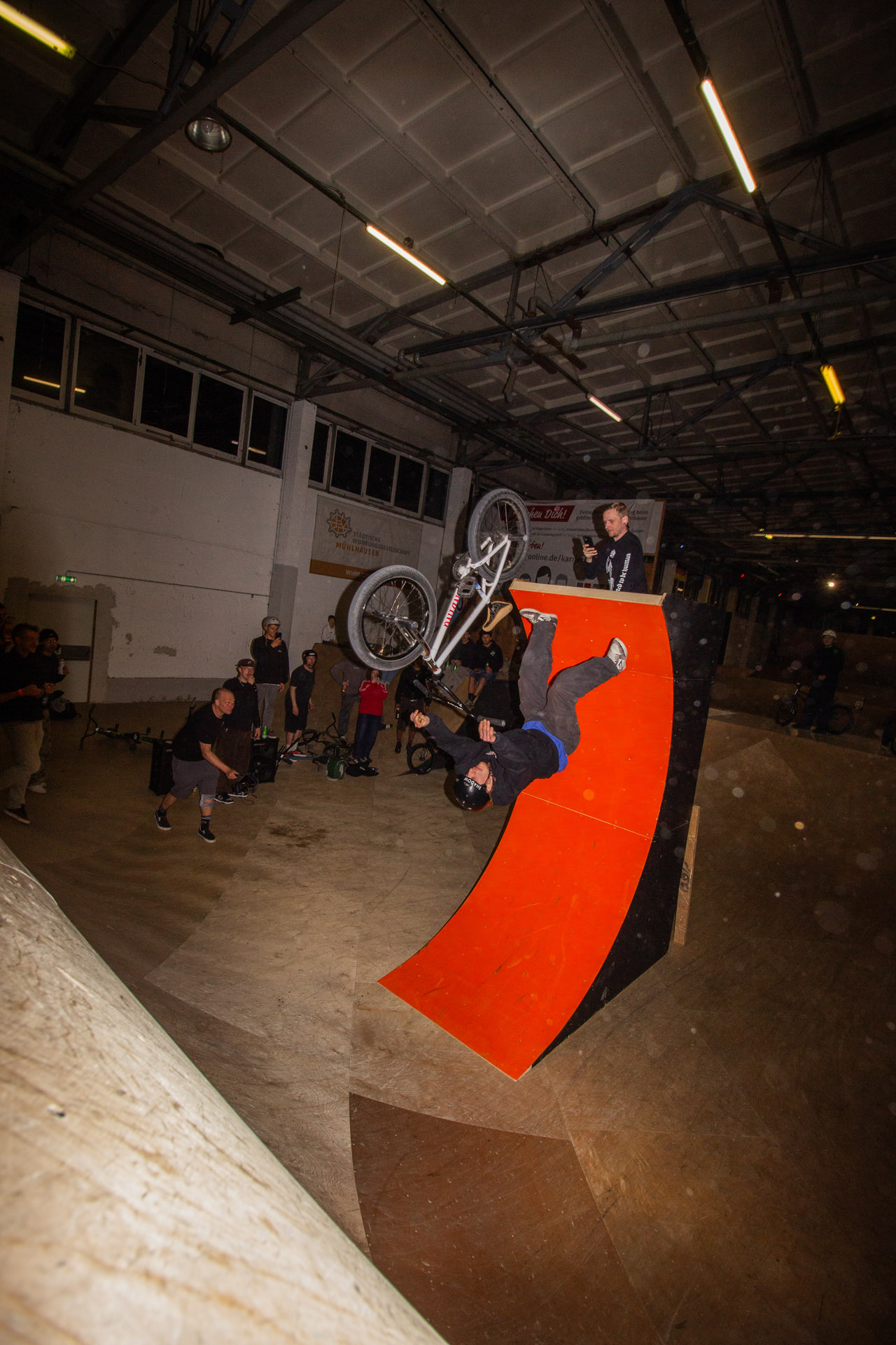 Die Open-Loop-Challenge war wild! Hier haben wir Tom Fischer mit dem Sturz des Abends. Zum Glück ist nichts Schlimmeres passiert