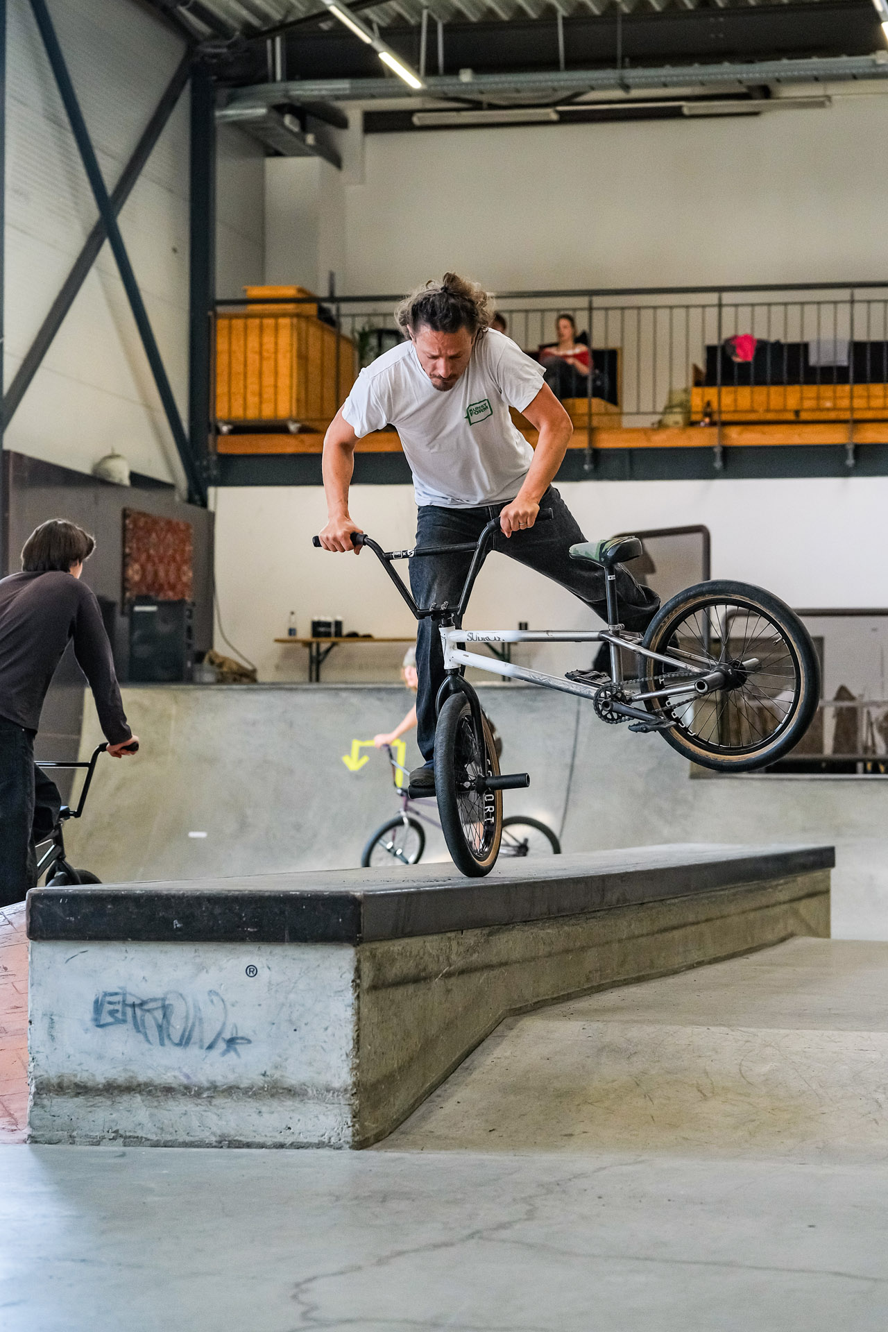 Egal ob am Rechner oder auf dem Radl – kunstform-CEO Seppl Pospischil ist tech, tech, tech