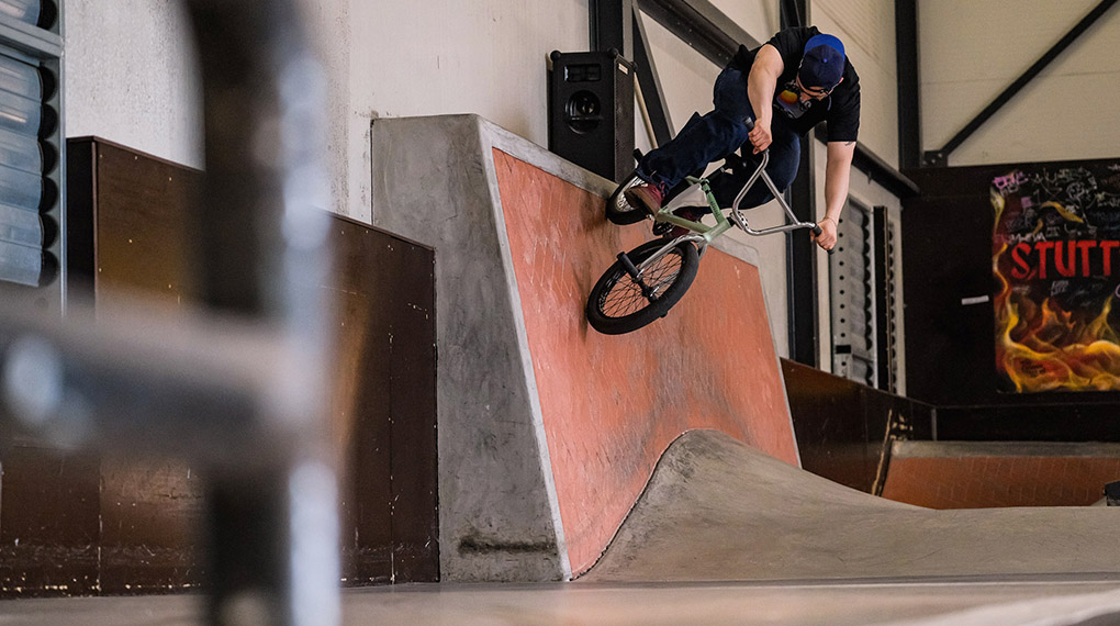 Ein Indoorjam bei schönstem Frühlingswetter? Why not! Hier entlang für eine dicke Fotogalerie vom kusntform X Stuttpark BMX Jam 2026.