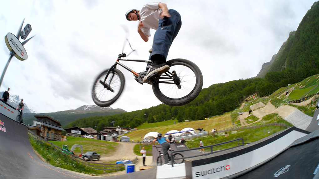 Hier entlang für die ersten Testfahrten von der BMX-Gang auf den Swatch Nines 2026 in der Bike Republic Sölden.