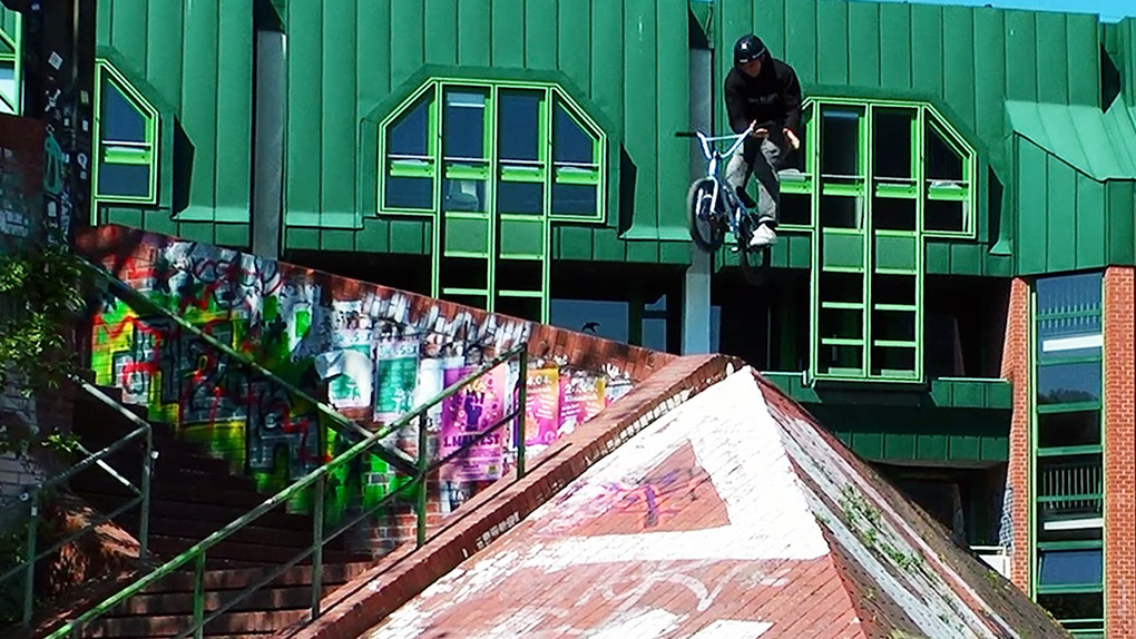 Das Team von Bikers Base hat sich Hannover getroffen und in nur 6 Stunden genug Footage für diesen "Power Hours"-Edit gestackt.