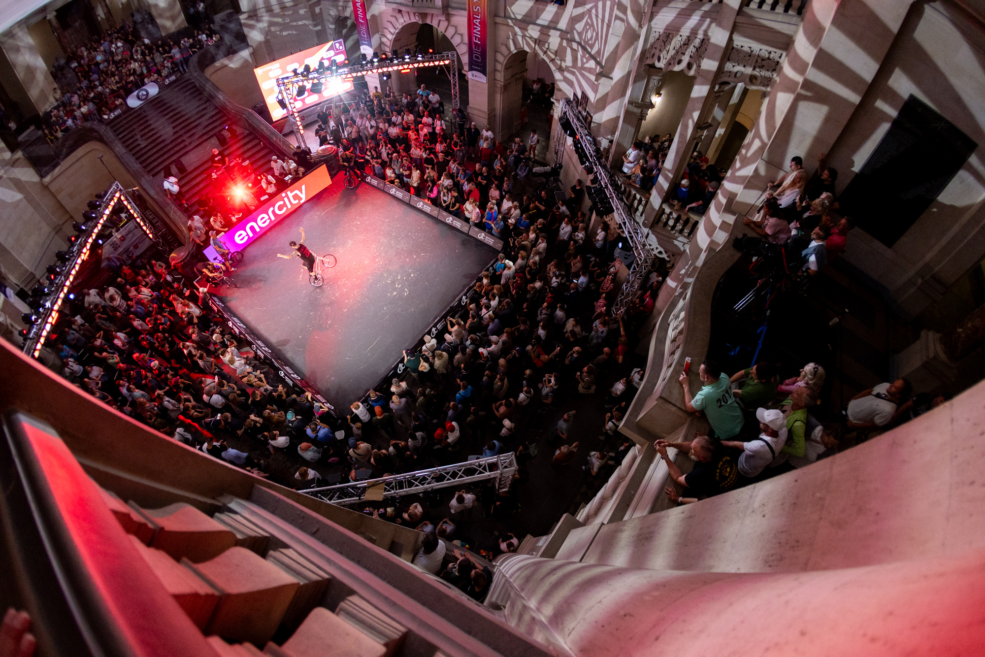 Was für eine Location! BMX Flatland und Breaking wurden im Neuen Rathaus von Hannover ausgetragen