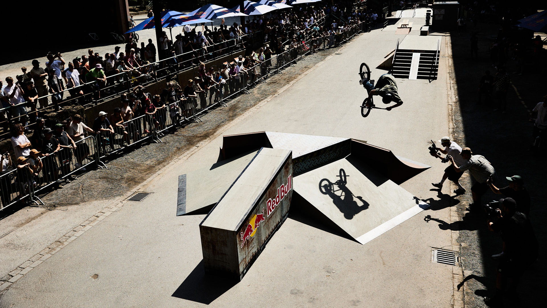 Zur Red Bull Trickschmiede traf sich die internationale BMX-Elite im Duisburger Landschaftspark. Wir haben die Ergebnisse & Fotos für euch!