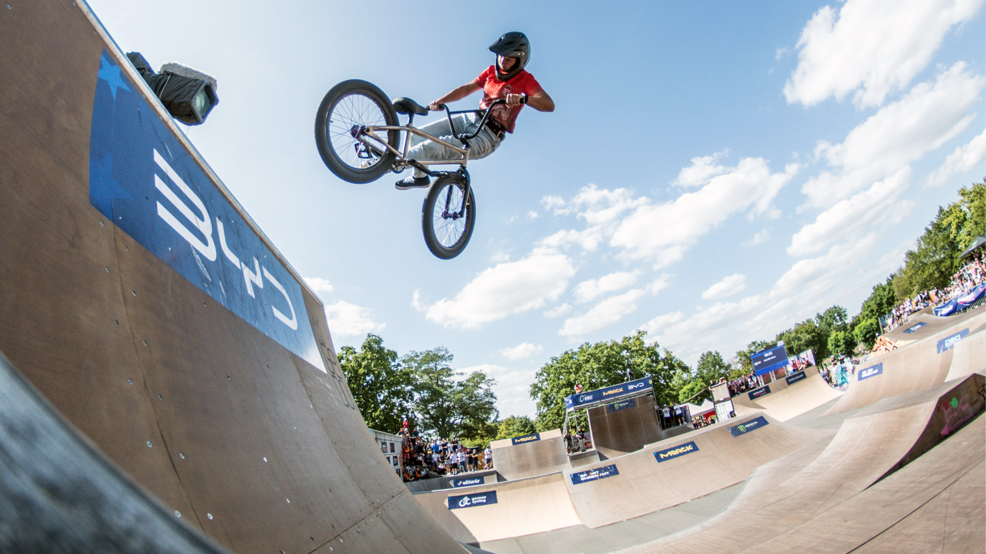 Trickgewitter über Darmstadt: Vom 21.–23. August fanden im Bikepark Darmstadt die UEC BMX Freestyle Park European Championships 2026 statt.