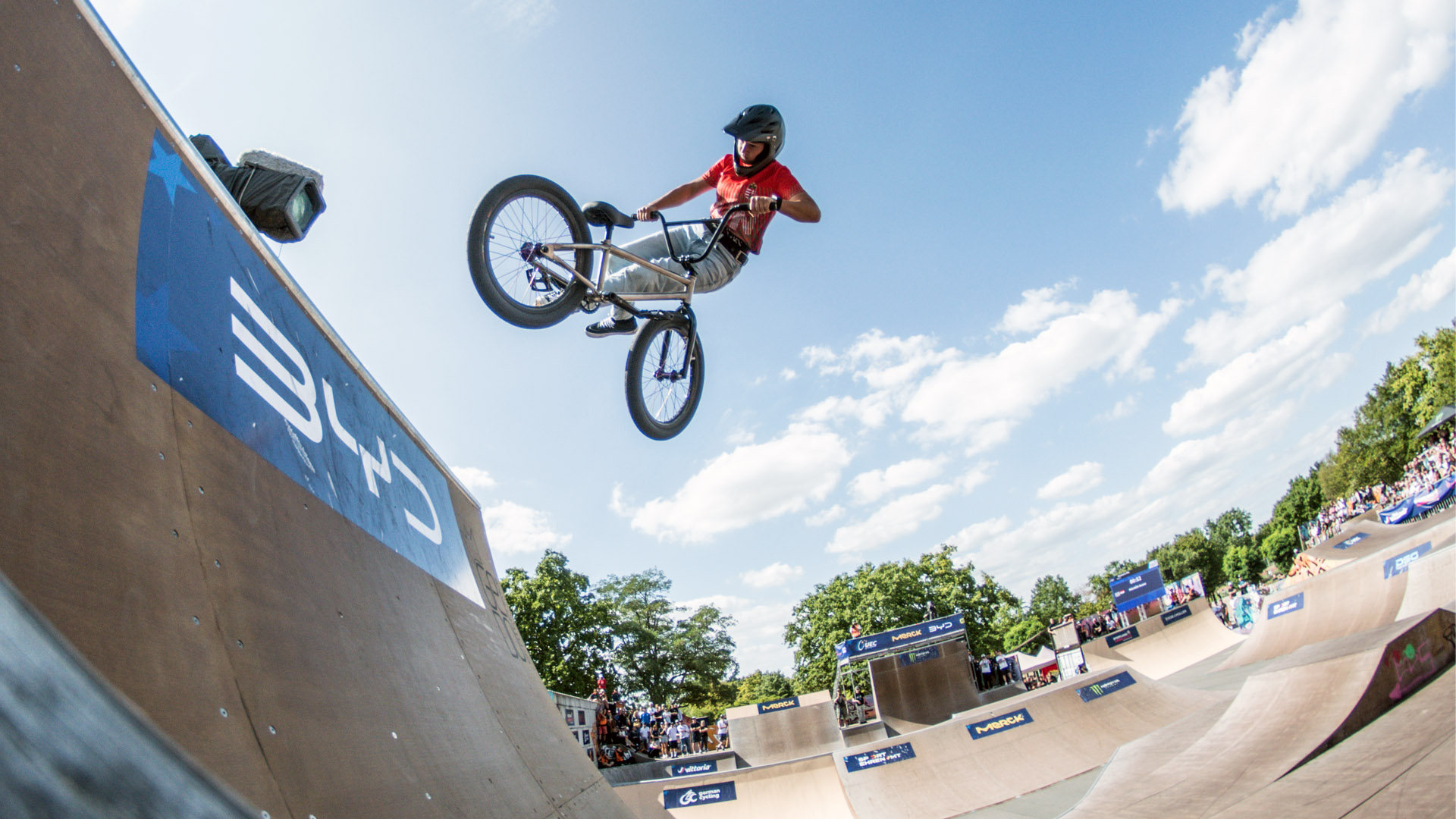 Trickgewitter über Darmstadt: Vom 21.–23. August fanden im Bikepark Darmstadt die UEC BMX Freestyle Park European Championships 2026 statt.