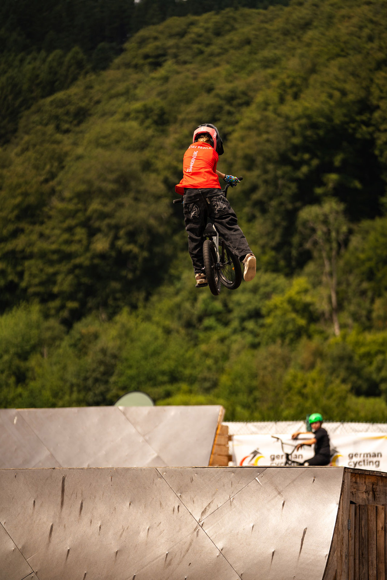 Gustav Pawlak stylte sich mit Tricks wie diesem One-Footed X-Up ins Finale der U15-Klasse