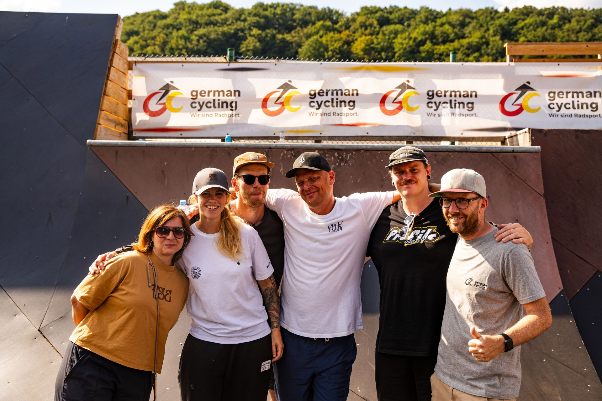 Hatten hinter den Kulissen allerhand zu tun: Die Jury (Val Ward, Marcus Wallborn, Markus Wilke und Gotti Mühlbauer) sowie Katja und Christian Andrae von German Cycling