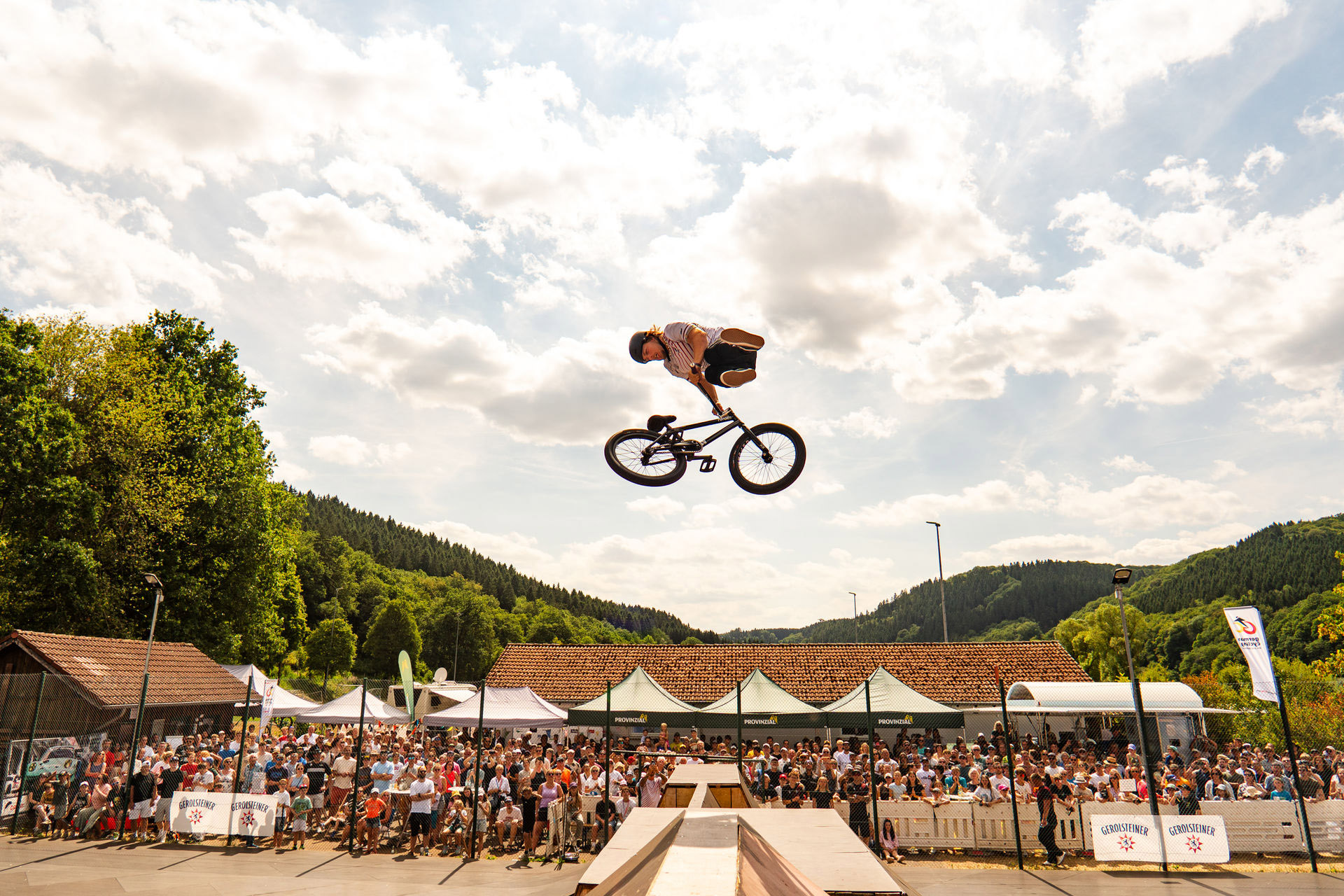 Der Gewinner des Best Trick der Herren: Philipp Muth mit einem 360 Double Whip to Bar vom Absprung des Step-ups in die Boxlandung