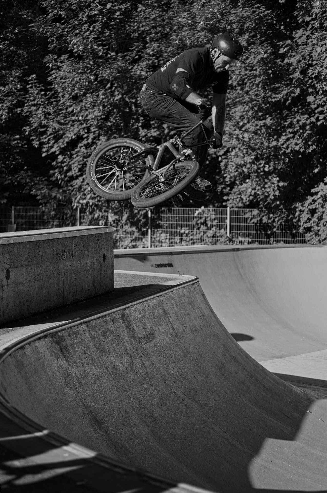 Chris Anton mit seinem Signature Trick: Tailtap auf der Subbox to Downwhip in