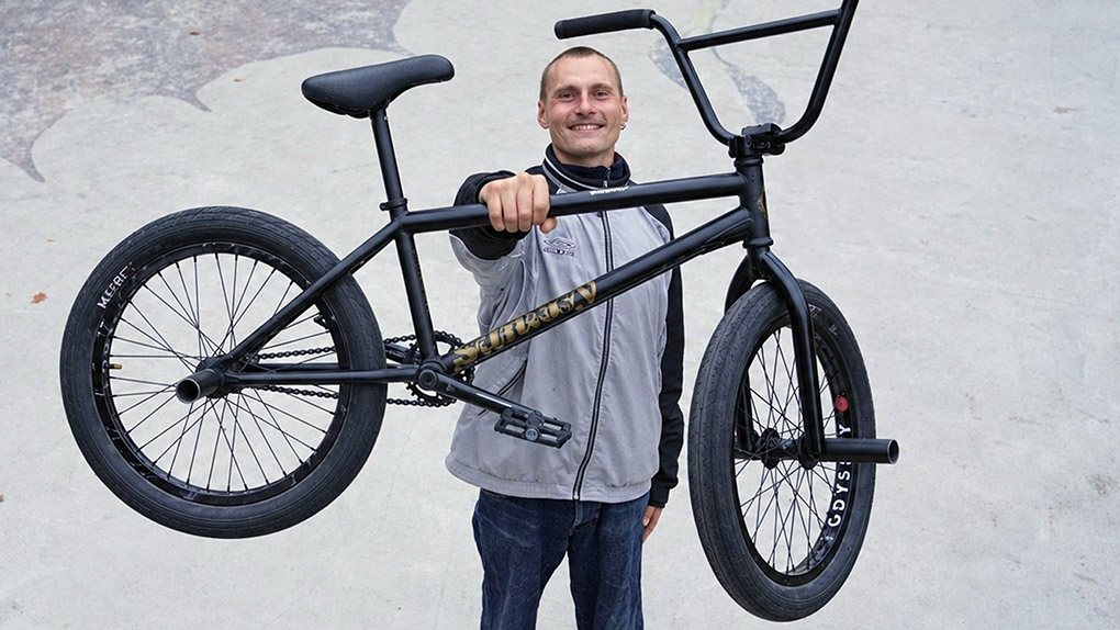 Johann Abhalter ist über SIBMX jetzt auf Sunday Bikes und Odyssey BMX. Für diesen Bikecheck haben wir uns sein neues Rad genauer angeguckt.
