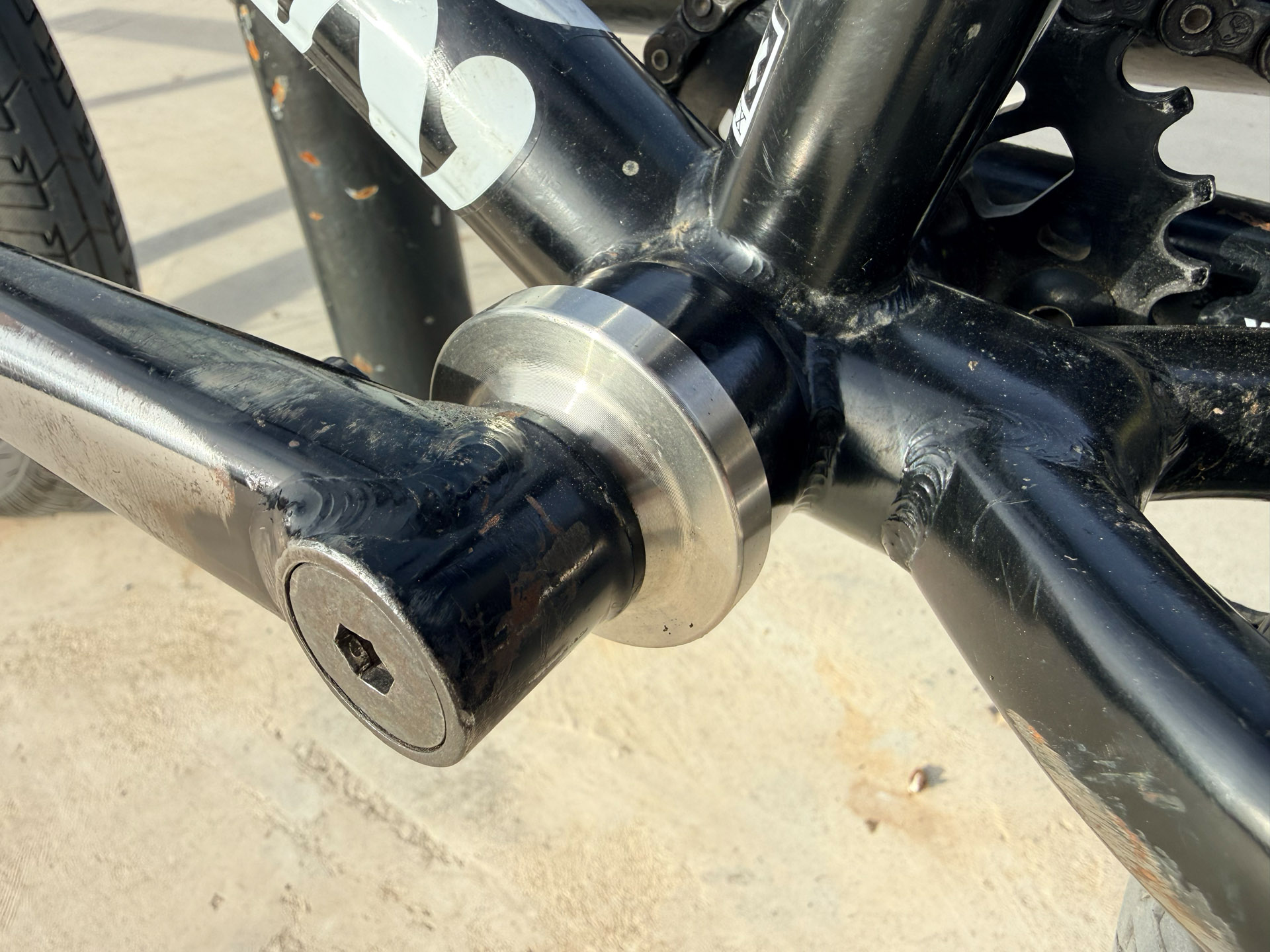BMX BB Guard made in Germany? Der PS Tretlagerschutz schützt Rahmen und Lager und jetzt exklusiv im 360 Grad Sportshop erhältlich.