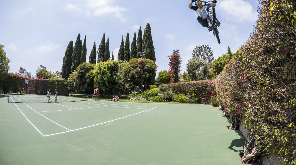 Auf dem Tennisplatz: Game, Set and Match MacAskill  ; Foto:Red Bull