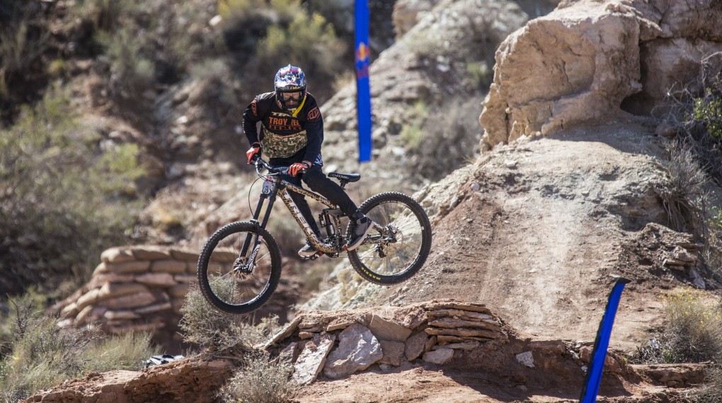 Bei den Zuschauern vorn: Brandon Semenuk  gewann den 
