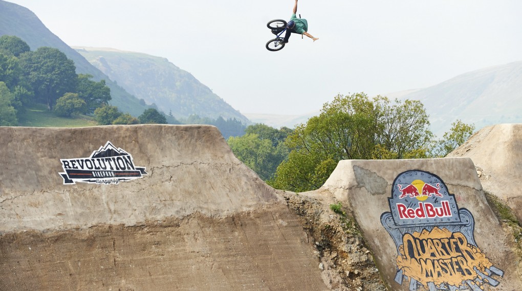 Daniel Sandoval hebt ab; Foto: Red Bull