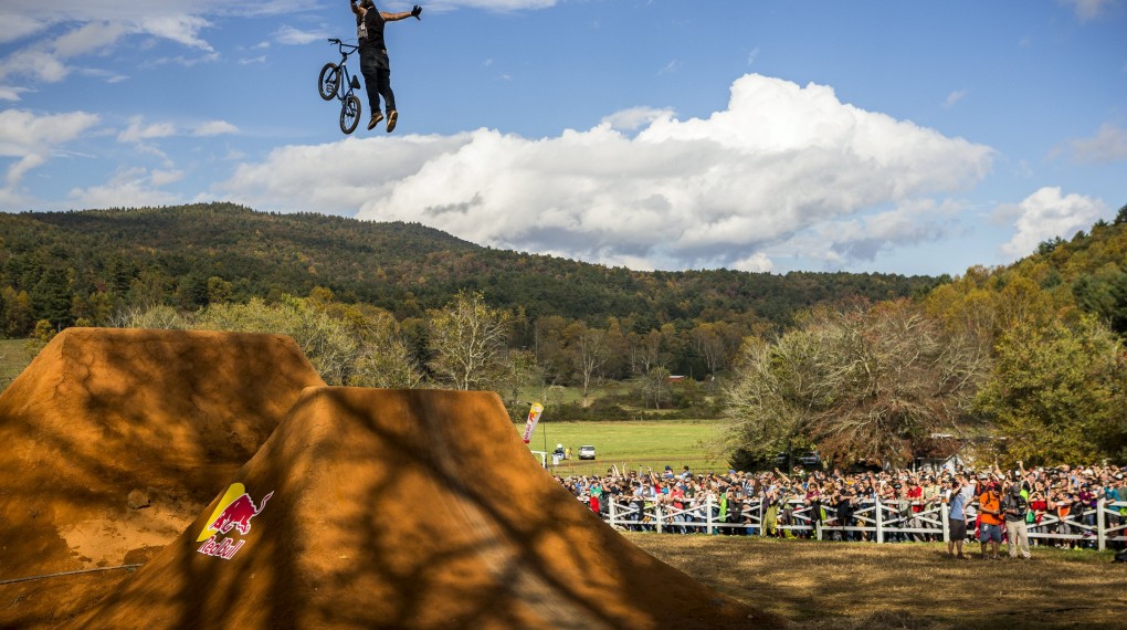 Pfoten weg vom Bike: Paul Langlands; Foto: Red Bull