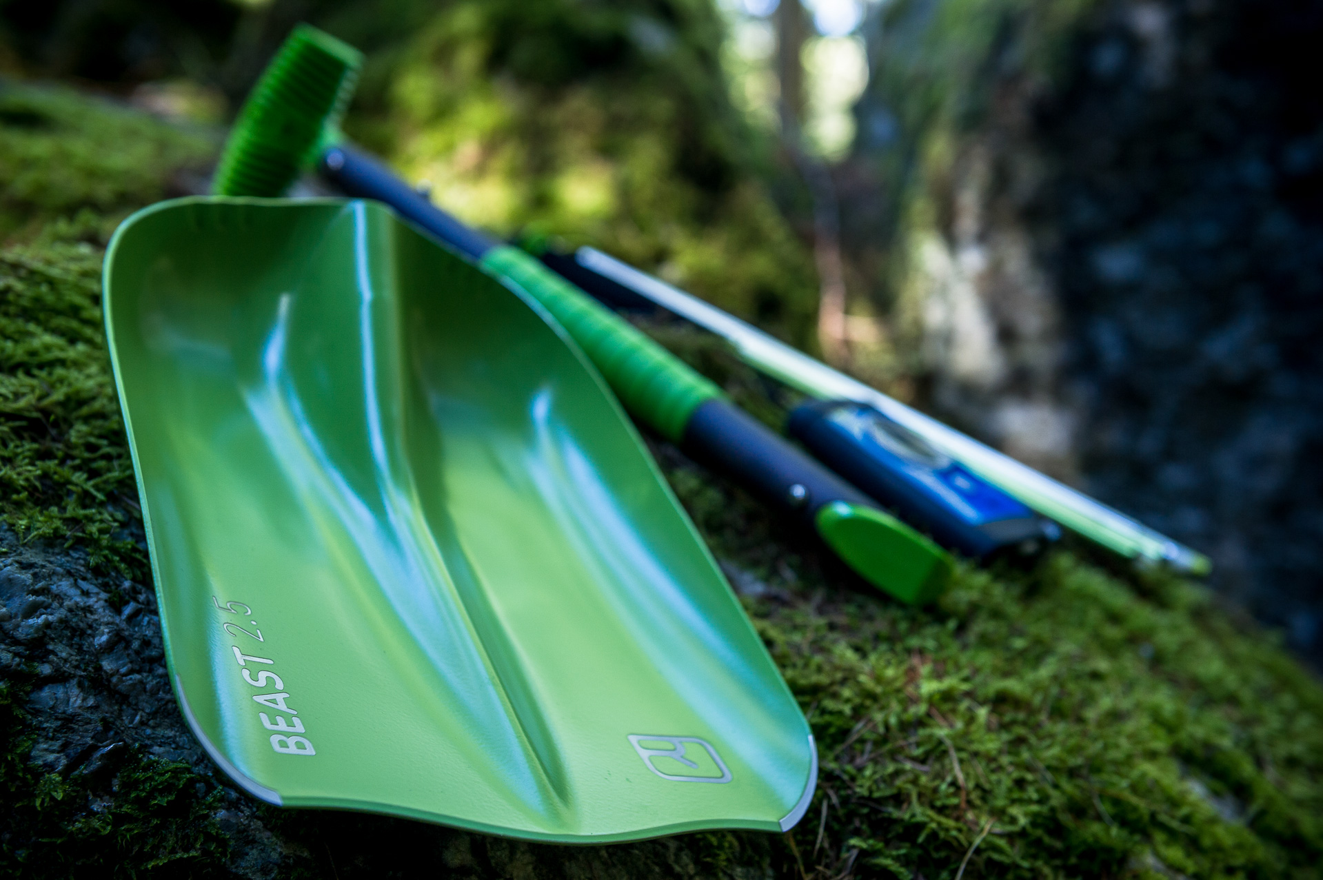 avalanche-rescue-kit-3-transceiver-beast-shovel-_-240-pfa-probe-review-2016-2017-best-avalanche-beacon-and-safety-gear-4