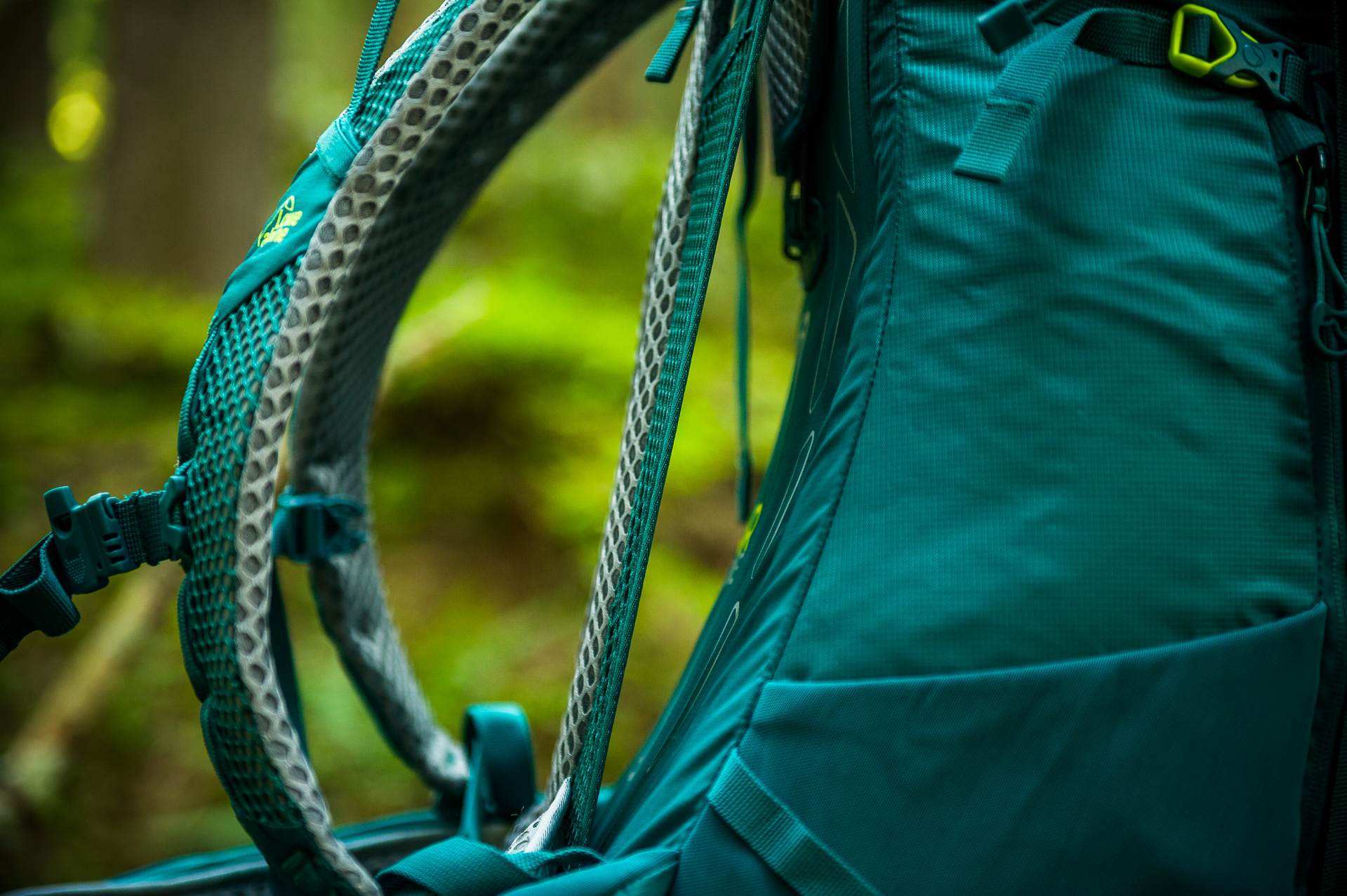 lowe-alpine-airzone-pro-45-55-backpack-review-best-hiking-climbing-and-bikepacking-rucksacks-winter-2016-2017_-3