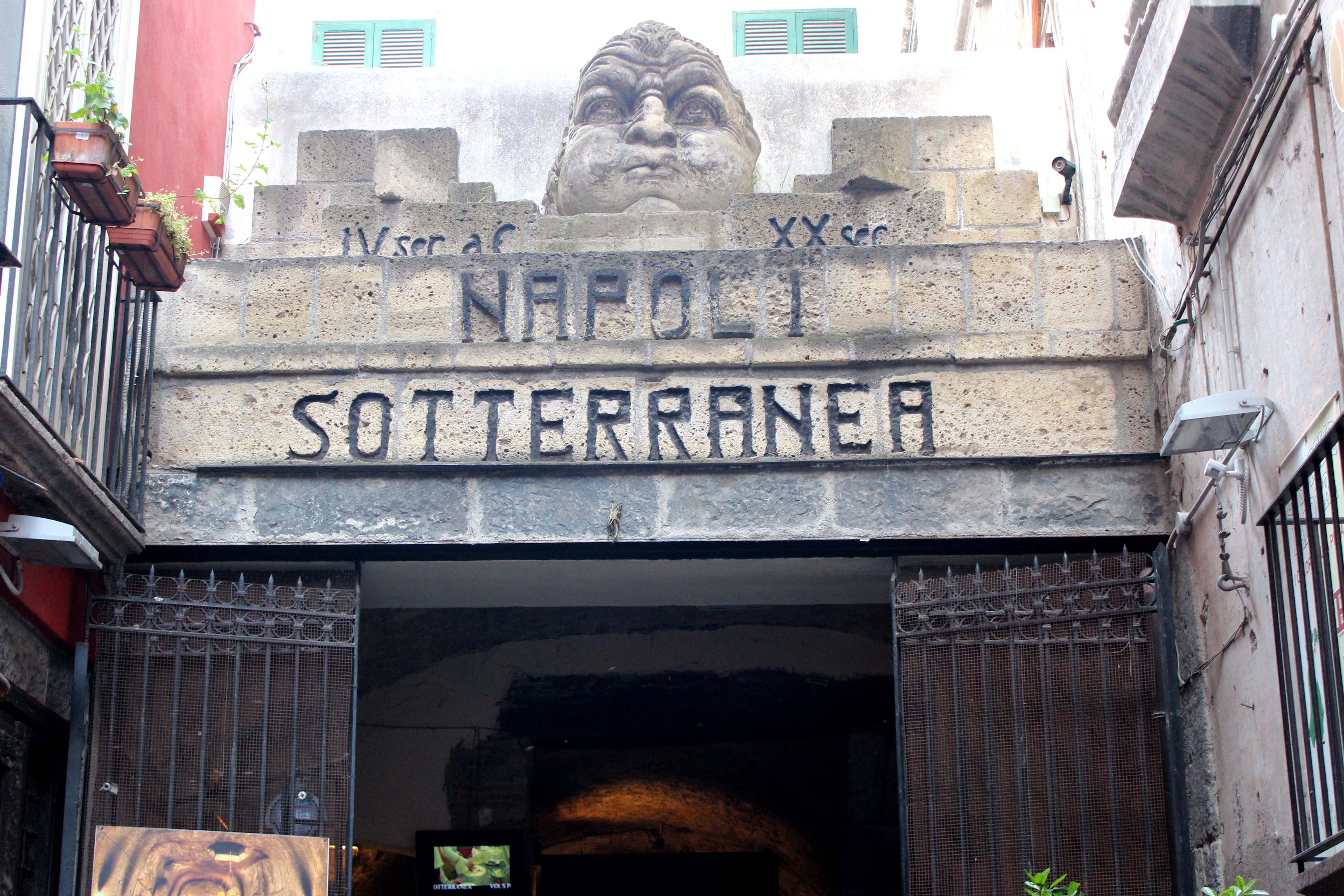 Eingang zur Napoli Sotterranea Foto: Martina Zollner