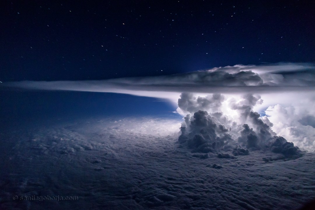 Pacific Storm - Mit diesem beeindruckendem Foto landete Borja beim National Geographic‘s Nature Photographer of the Year-Wettbewerb auf den dritten Platz. Foto: Santiago Borja
