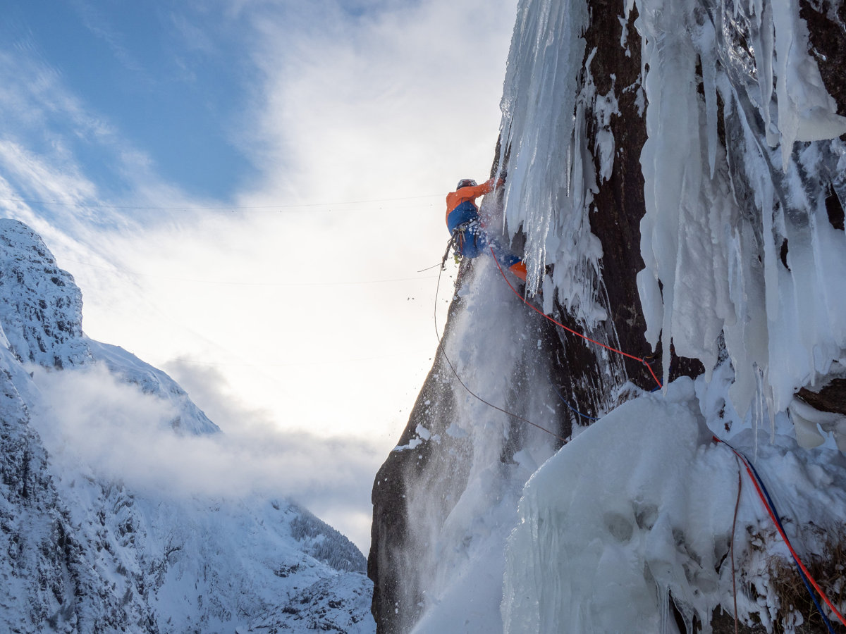 dani_arnold_schoellenenschlucht_mammut dani_arnold_schoellenenschlucht_mammut