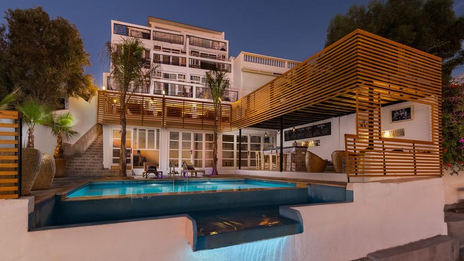 csm_puresurfcamps-sea-view-surfcamp-marokko-infinity-pool-garten_e51560346d