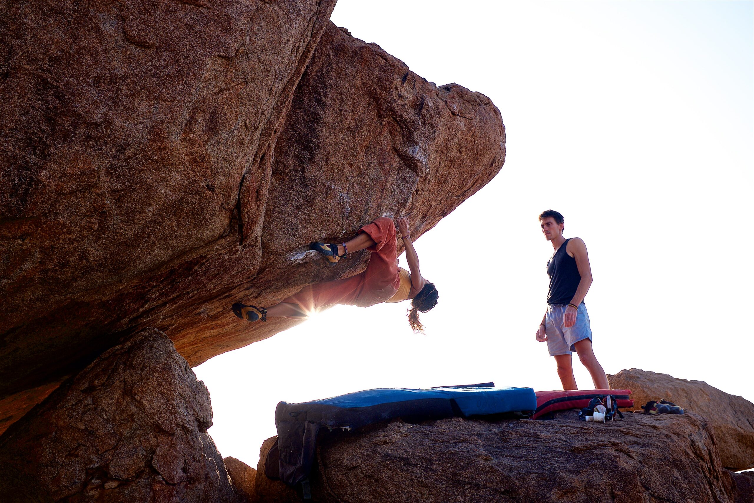 mike-kotsch-A9dNMBX9Zm4-unsplash Kopfüber Boulder
