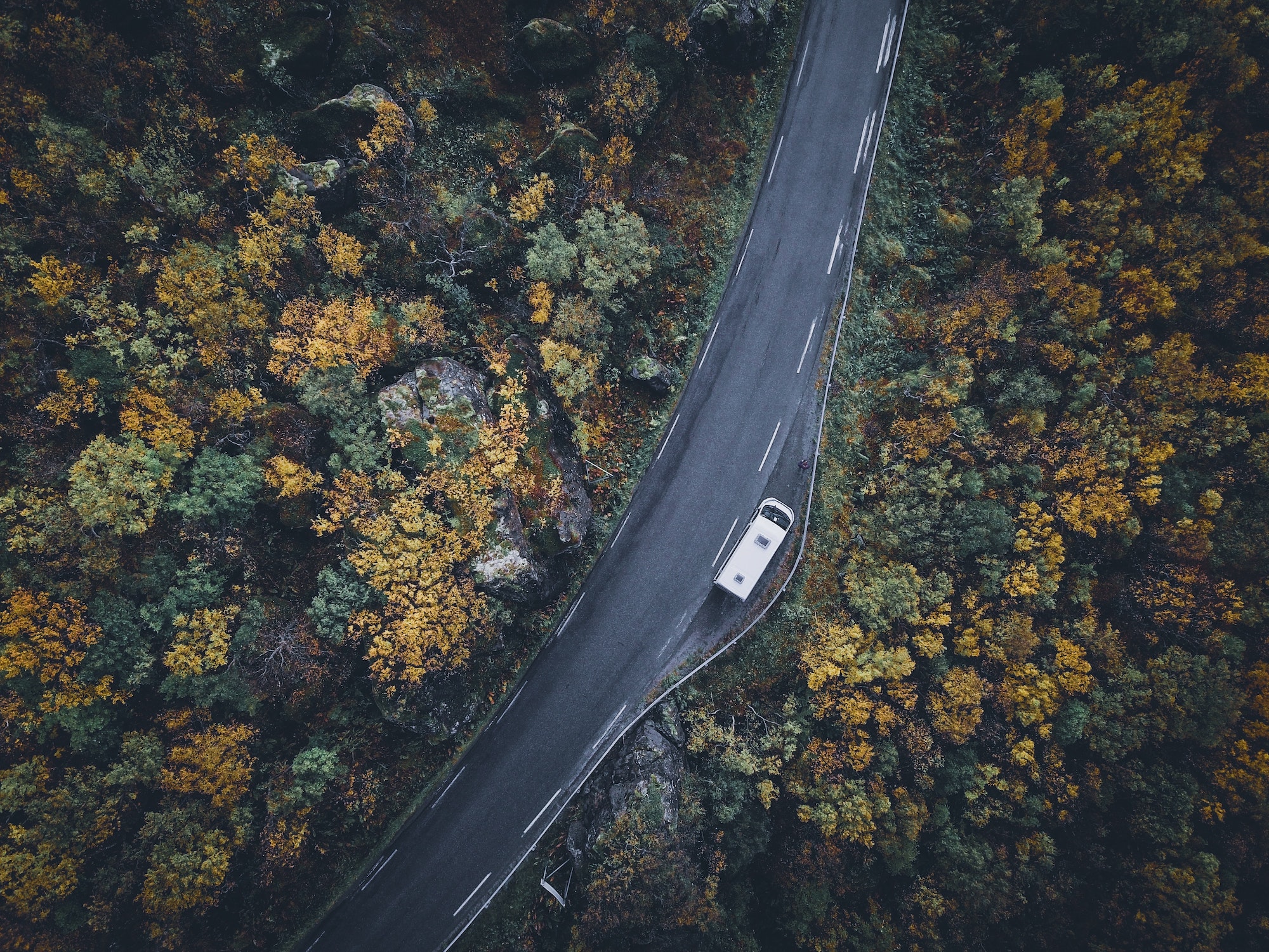 Vanlife Vorteile Nachteile / Photo: lucas-favre- Vanlife Vorteile Nachteile